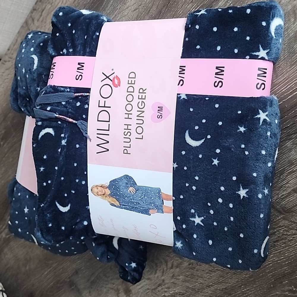 NEW! WILDFOX Plush Hooded Lounger Pullover Snuggie in Night Sky - Picture 4 of 5